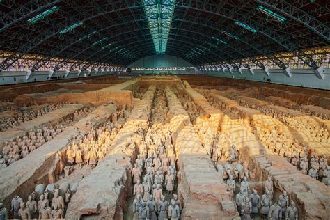 Il Mausoleo di Qin Shi Huang: Un Viaggio nell'Eternità Imperiale!